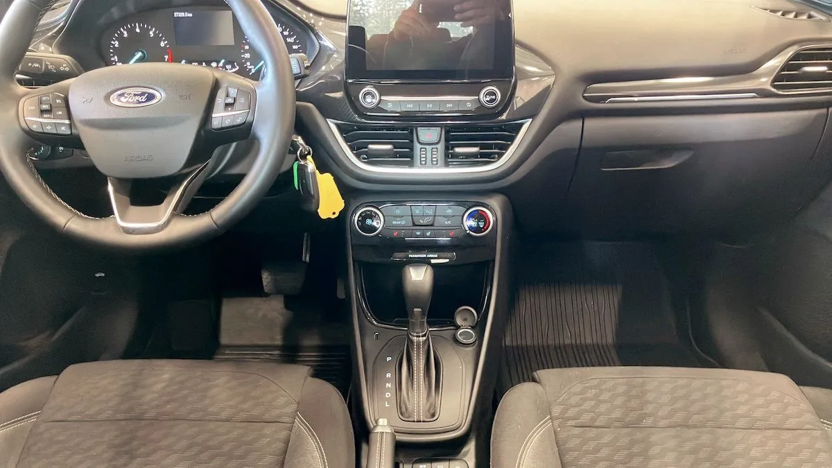 Vehicle image 3