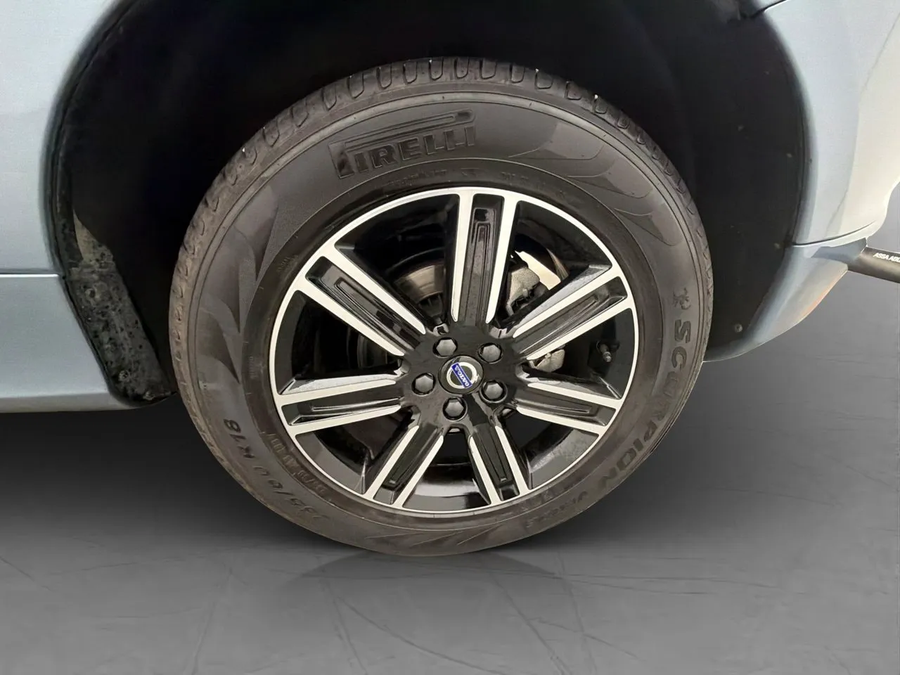 Vehicle image 32