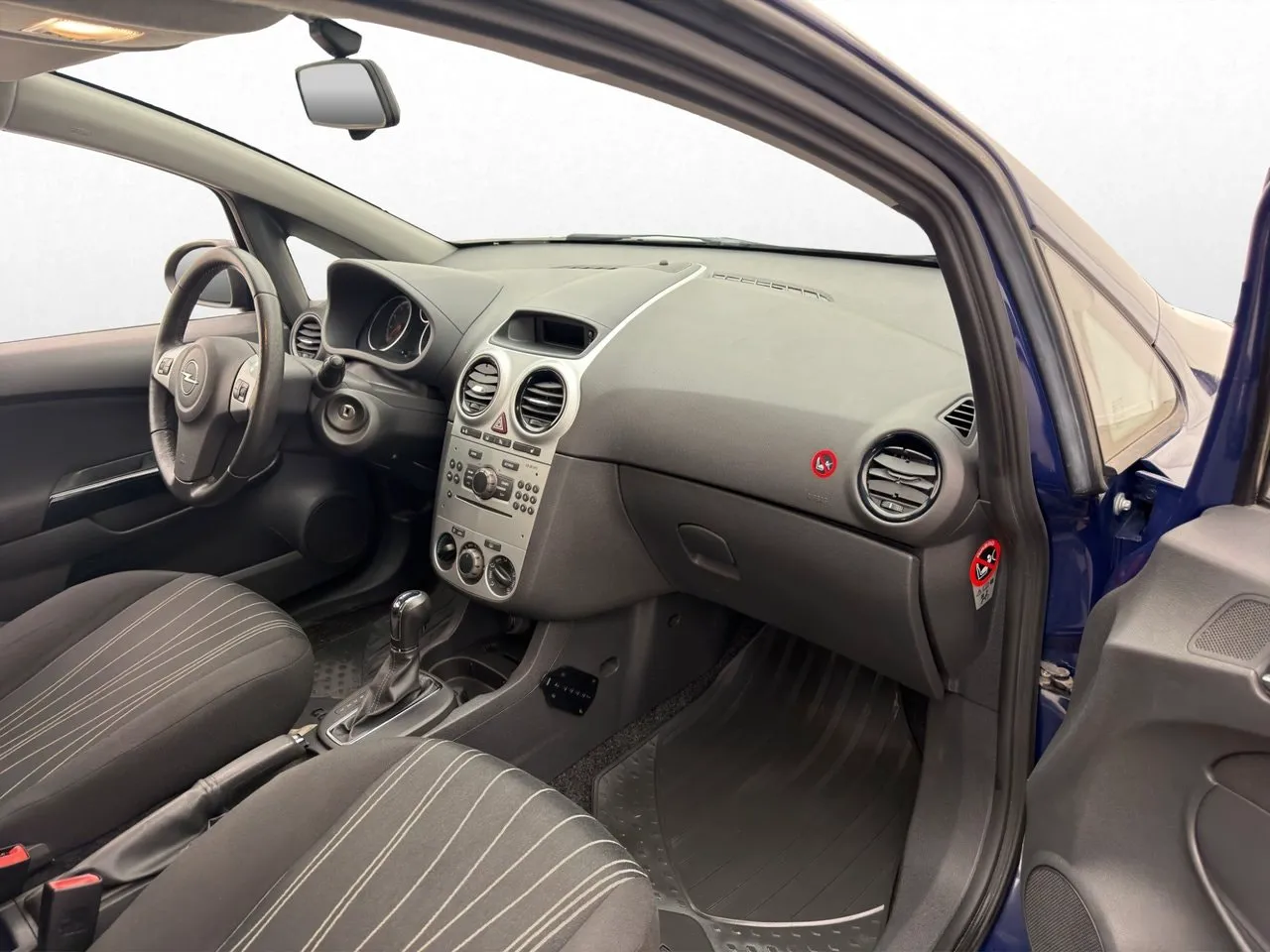 Vehicle image 15