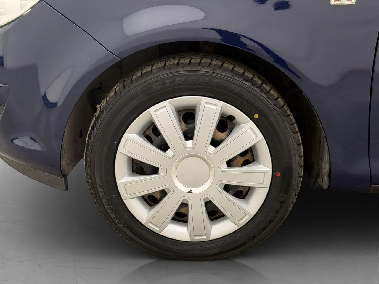 Vehicle image 18