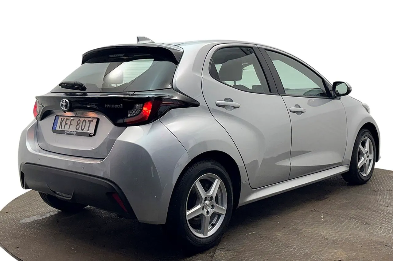 Vehicle image 5