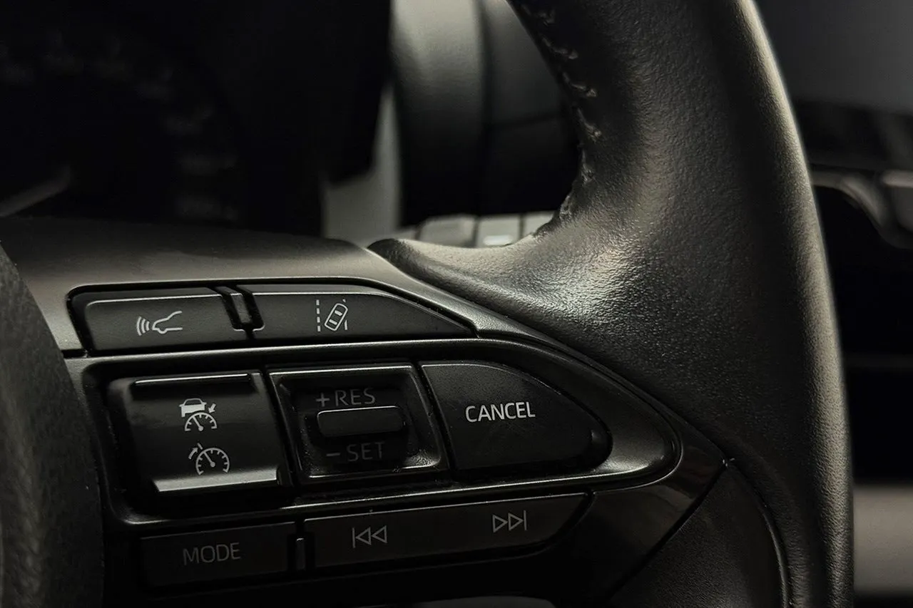Vehicle image 18