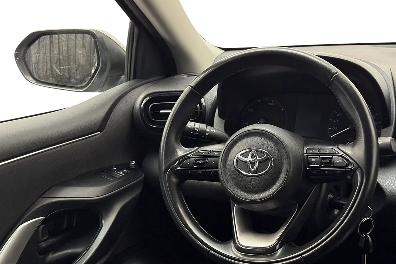Vehicle image 15