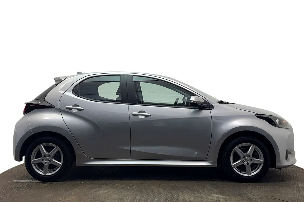 Vehicle image 4