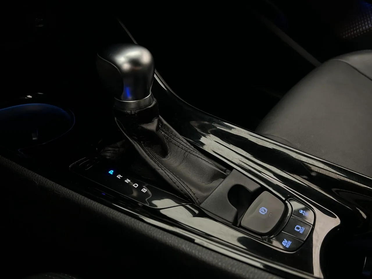 Vehicle image 25