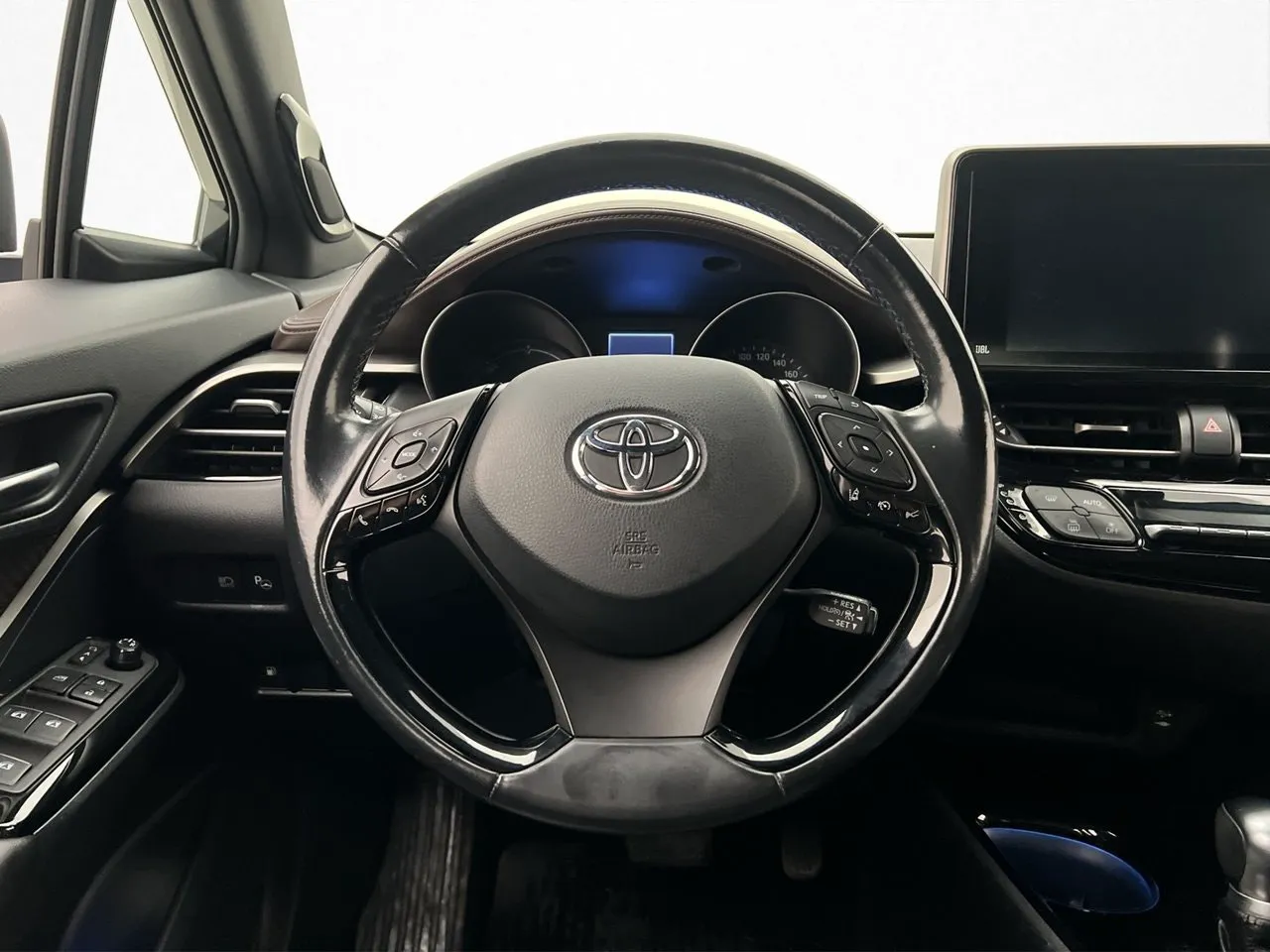 Vehicle image 18