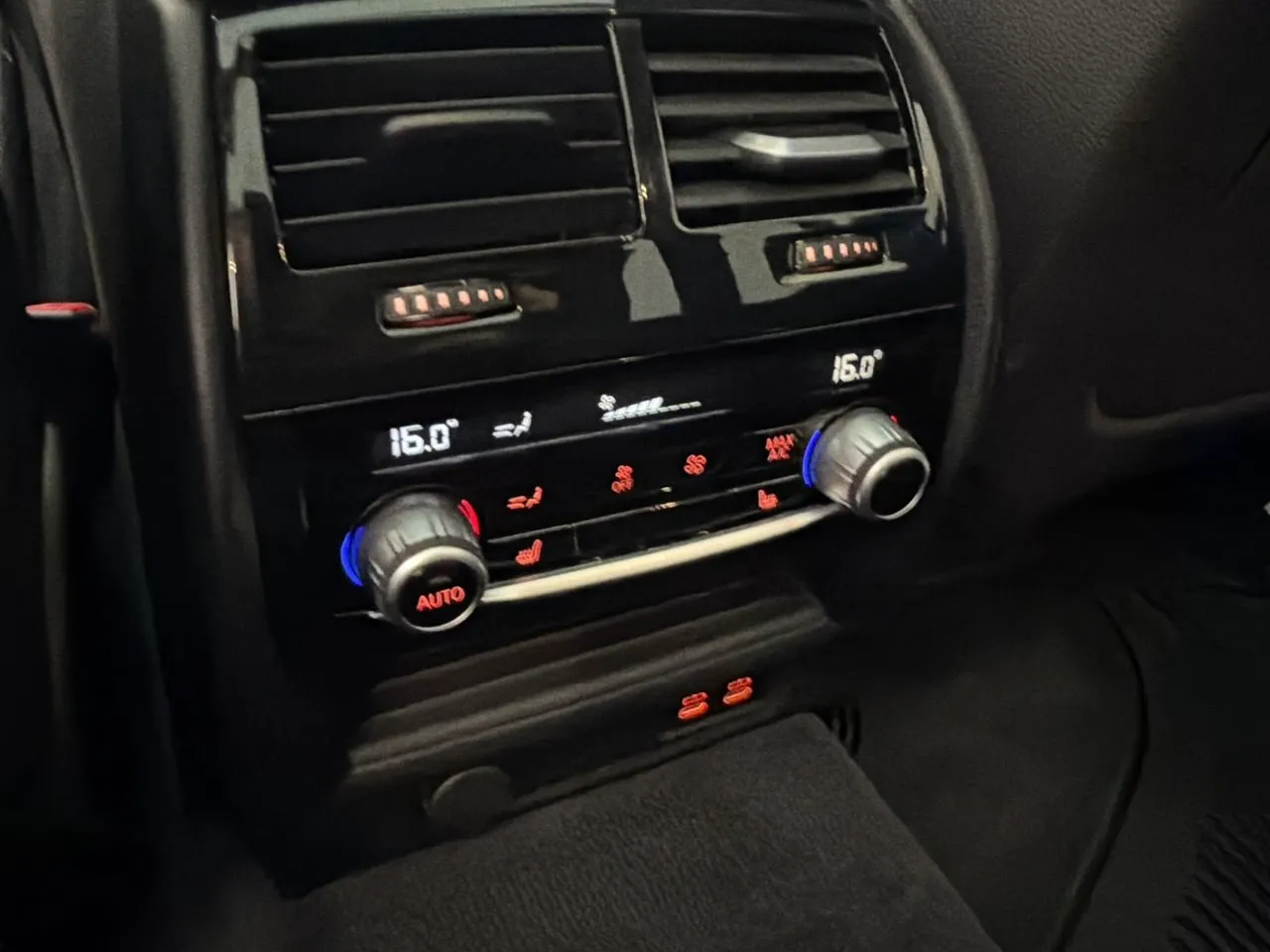 Vehicle image 29