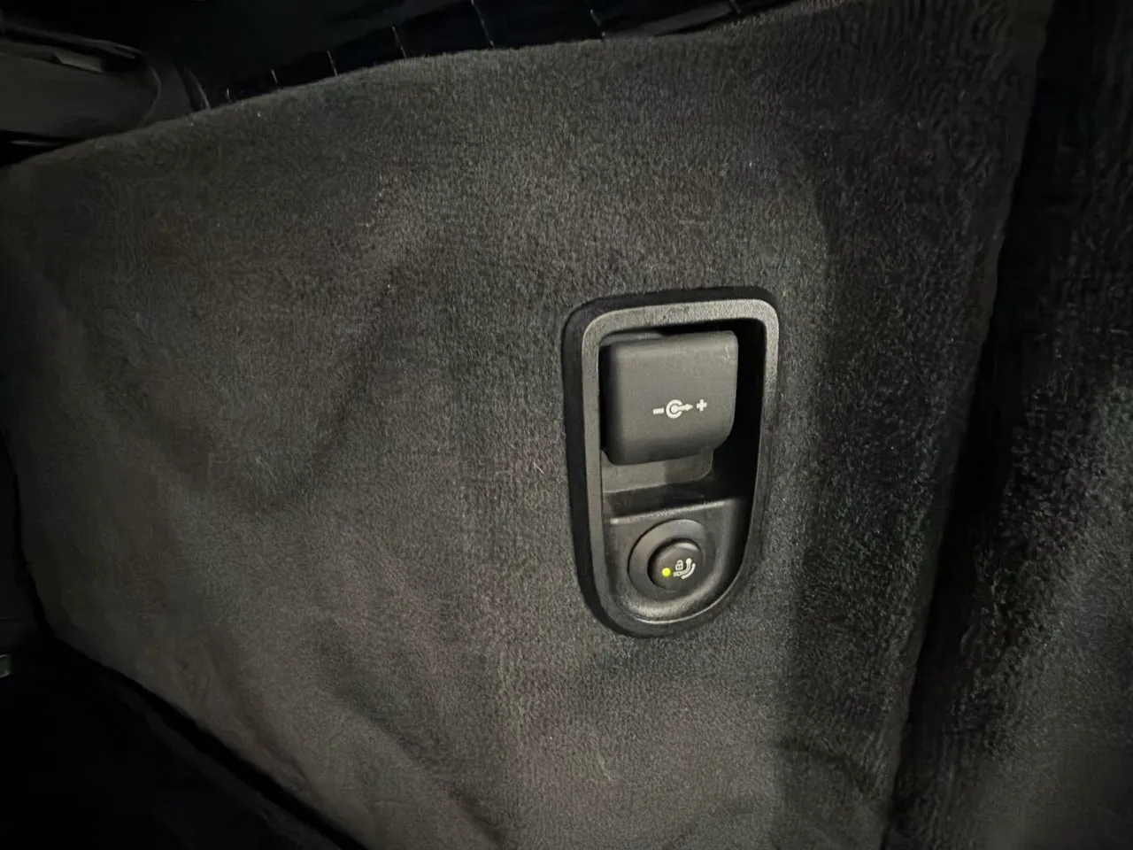 Vehicle image 34