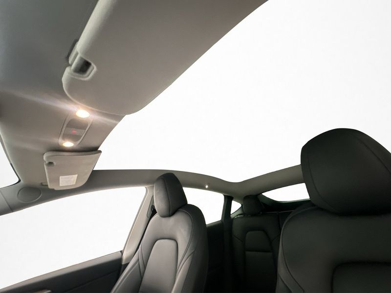 Tesla Model Y bild 13