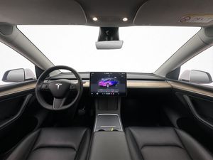 Tesla Model Y bild 25