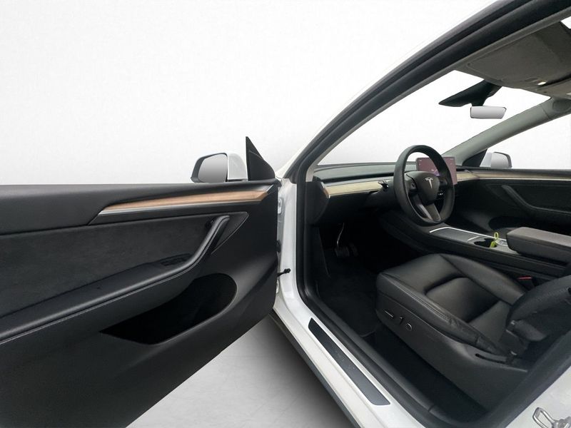 Tesla Model Y bild 11