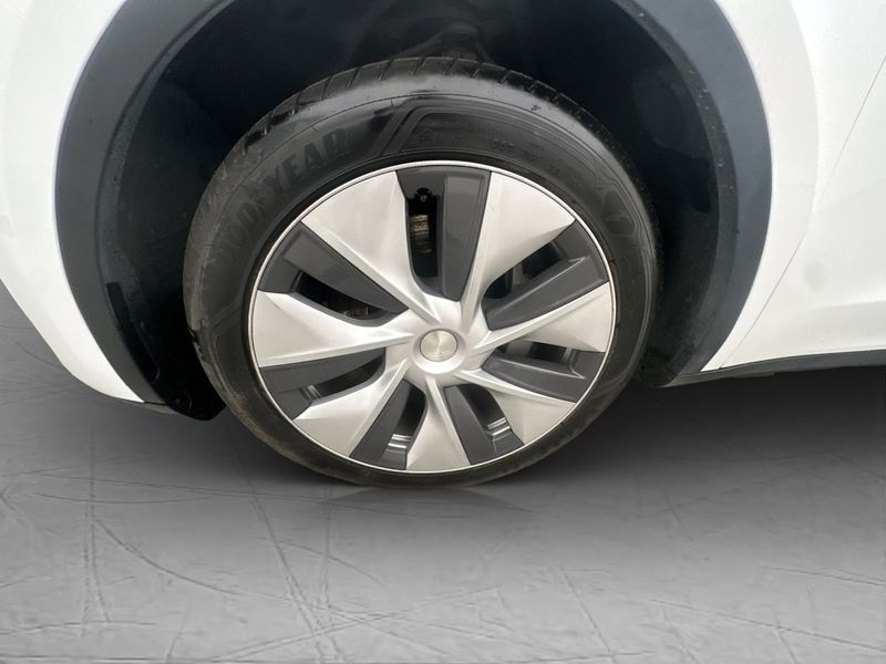Tesla Model Y bild 33