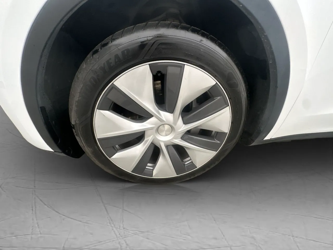 Vehicle image 32