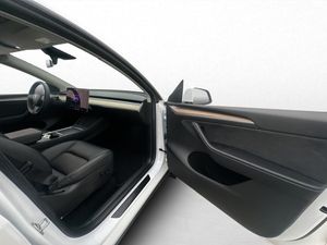 Tesla Model Y bild 27