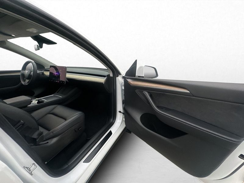 Tesla Model Y bild 27