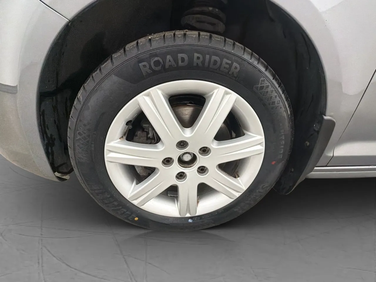 Vehicle image 25