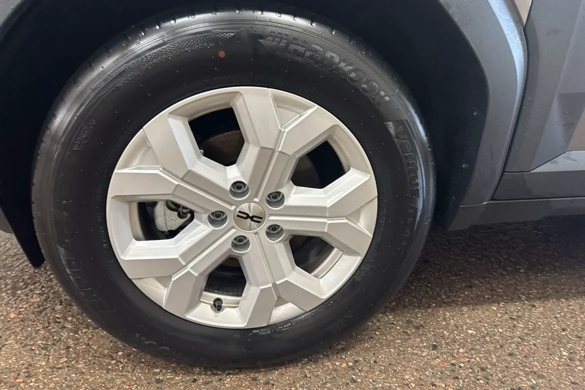 Vehicle image 8