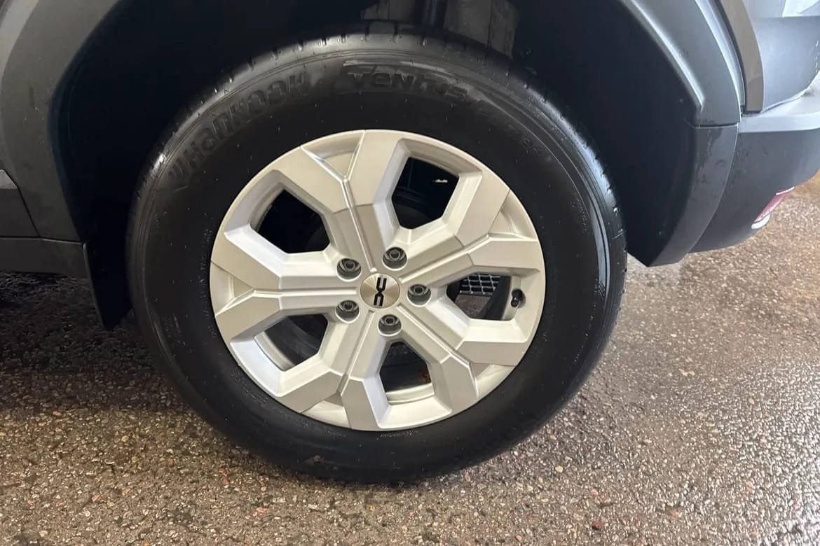 Vehicle image 9