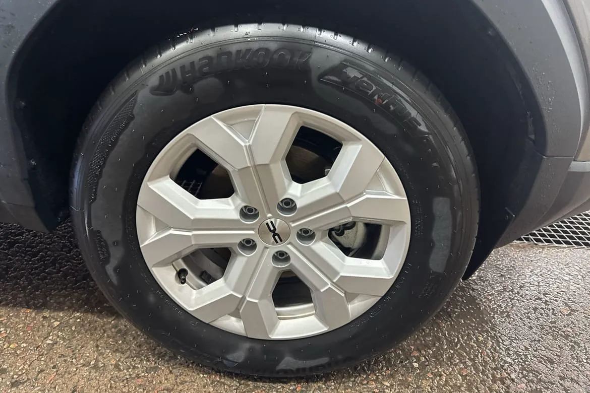Vehicle image 11