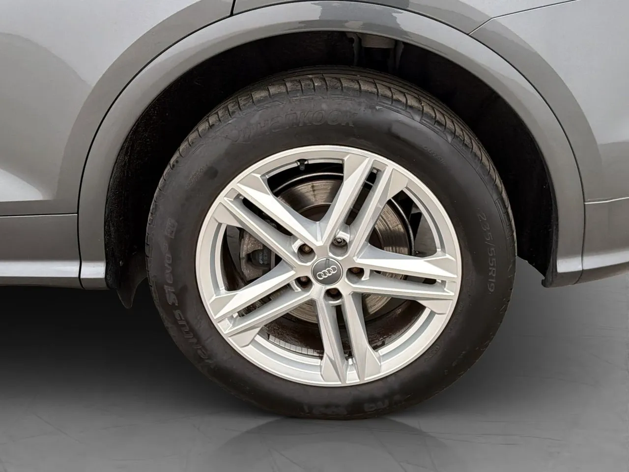 Vehicle image 30