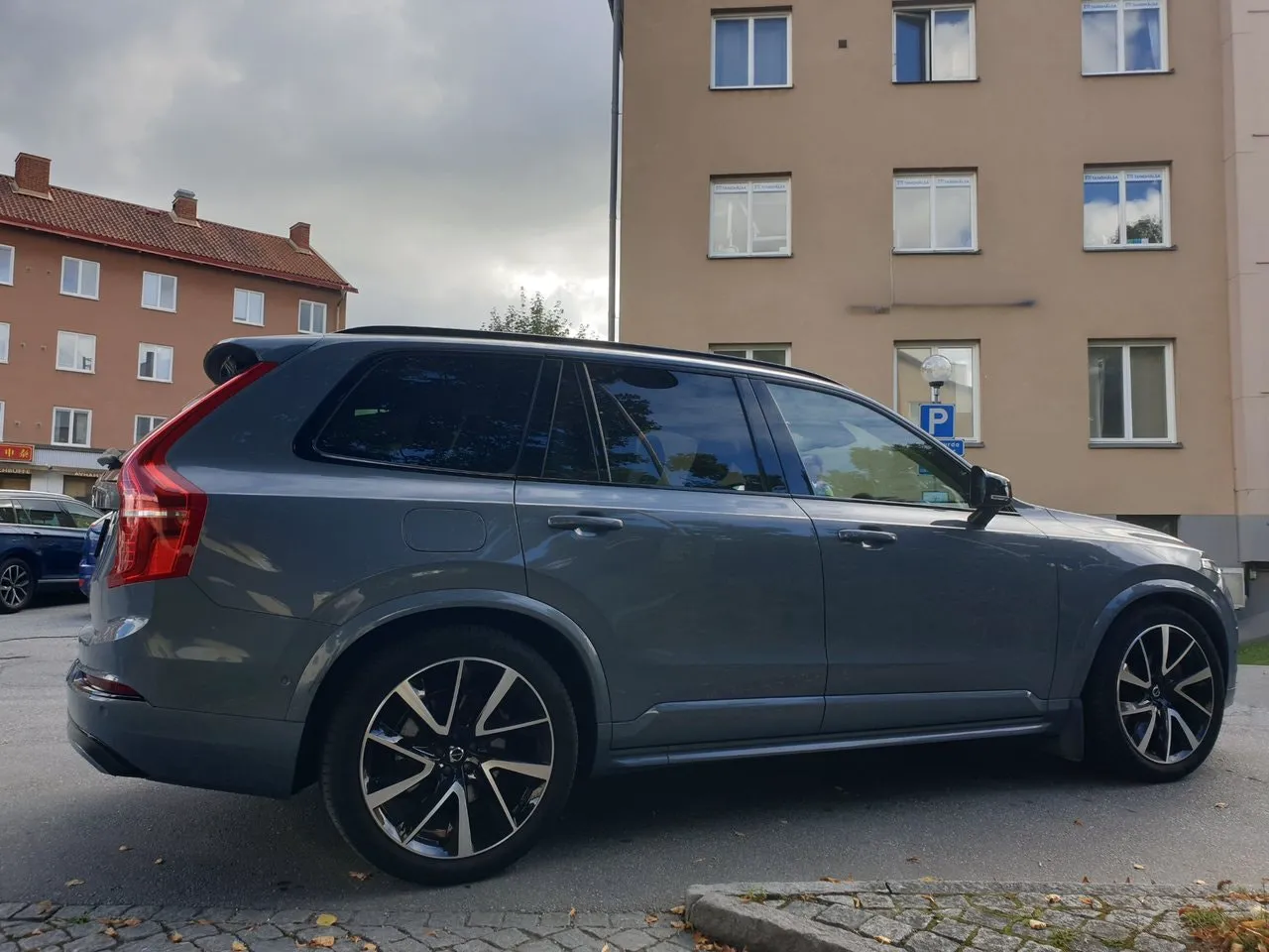 Vehicle image 10