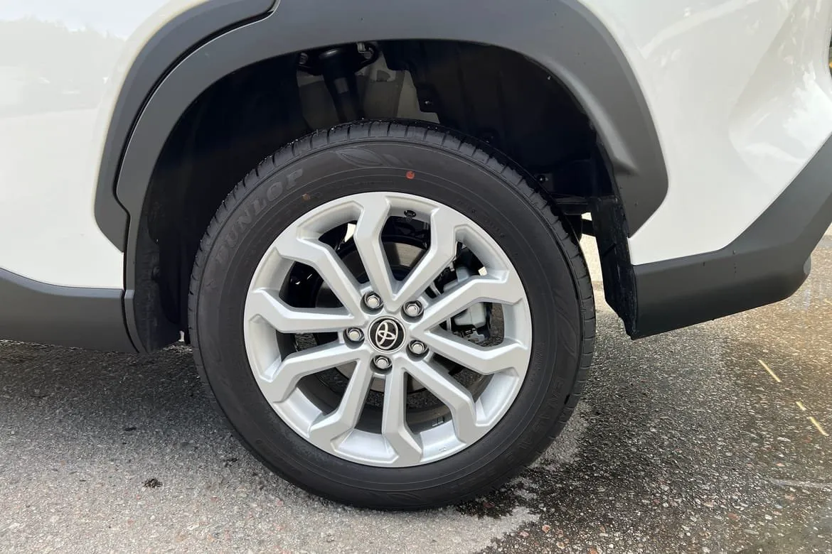 Vehicle image 16