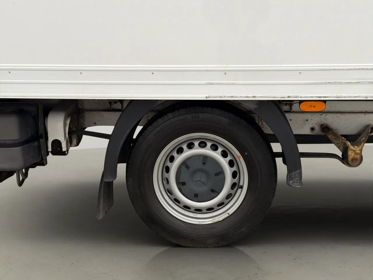 Vehicle image 32