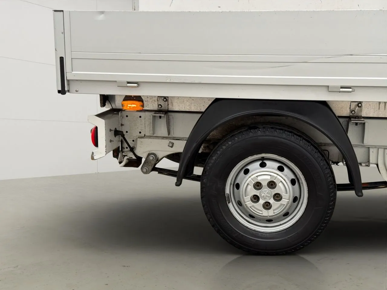 Vehicle image 30