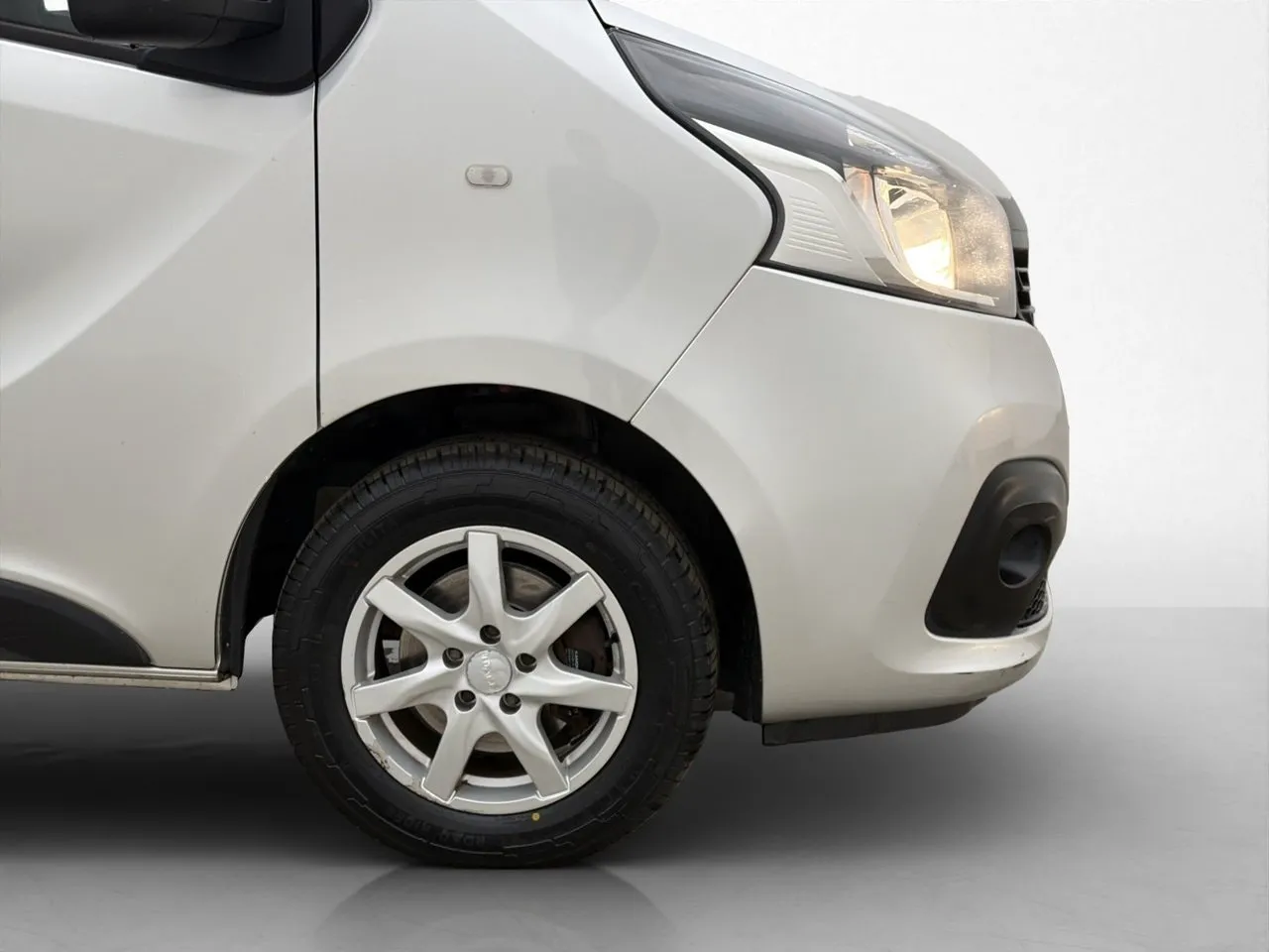 Vehicle image 30