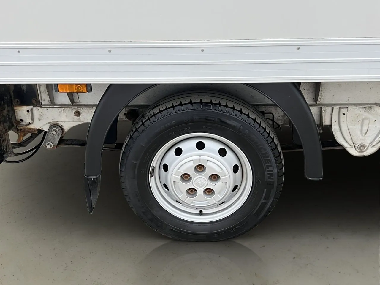 Vehicle image 25