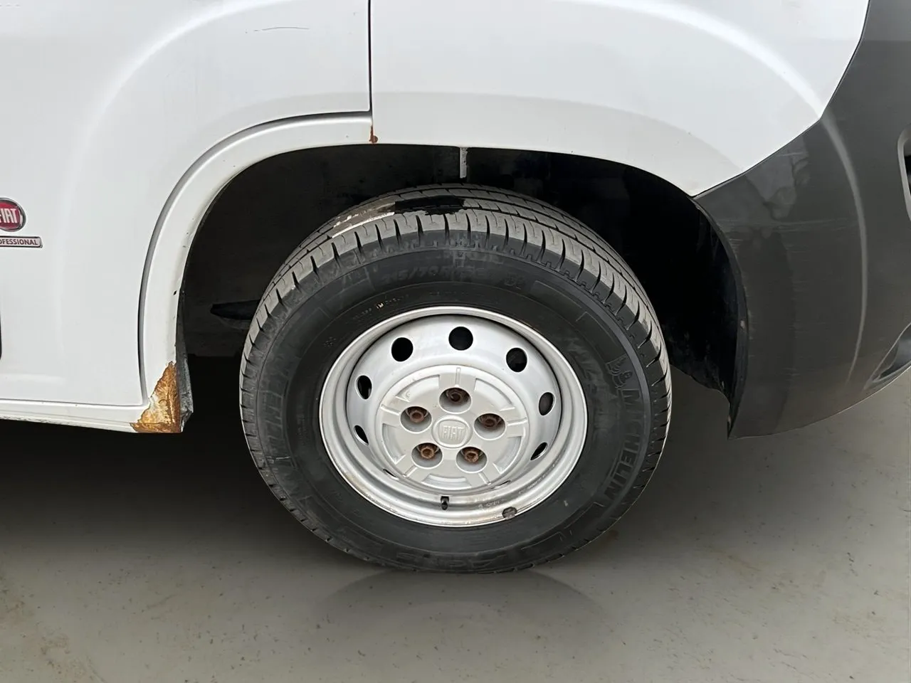 Vehicle image 26