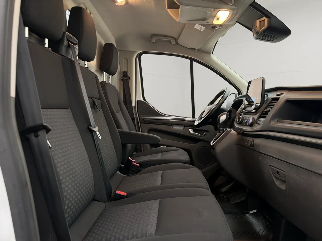 Vehicle image 25
