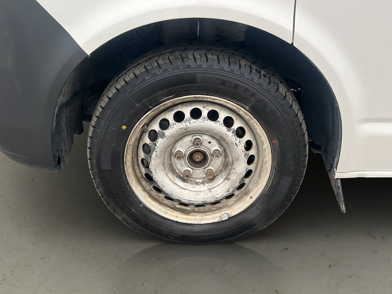 Vehicle image 26