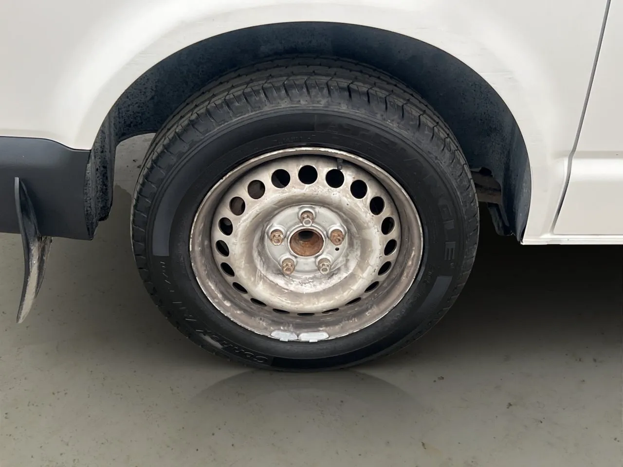 Vehicle image 28