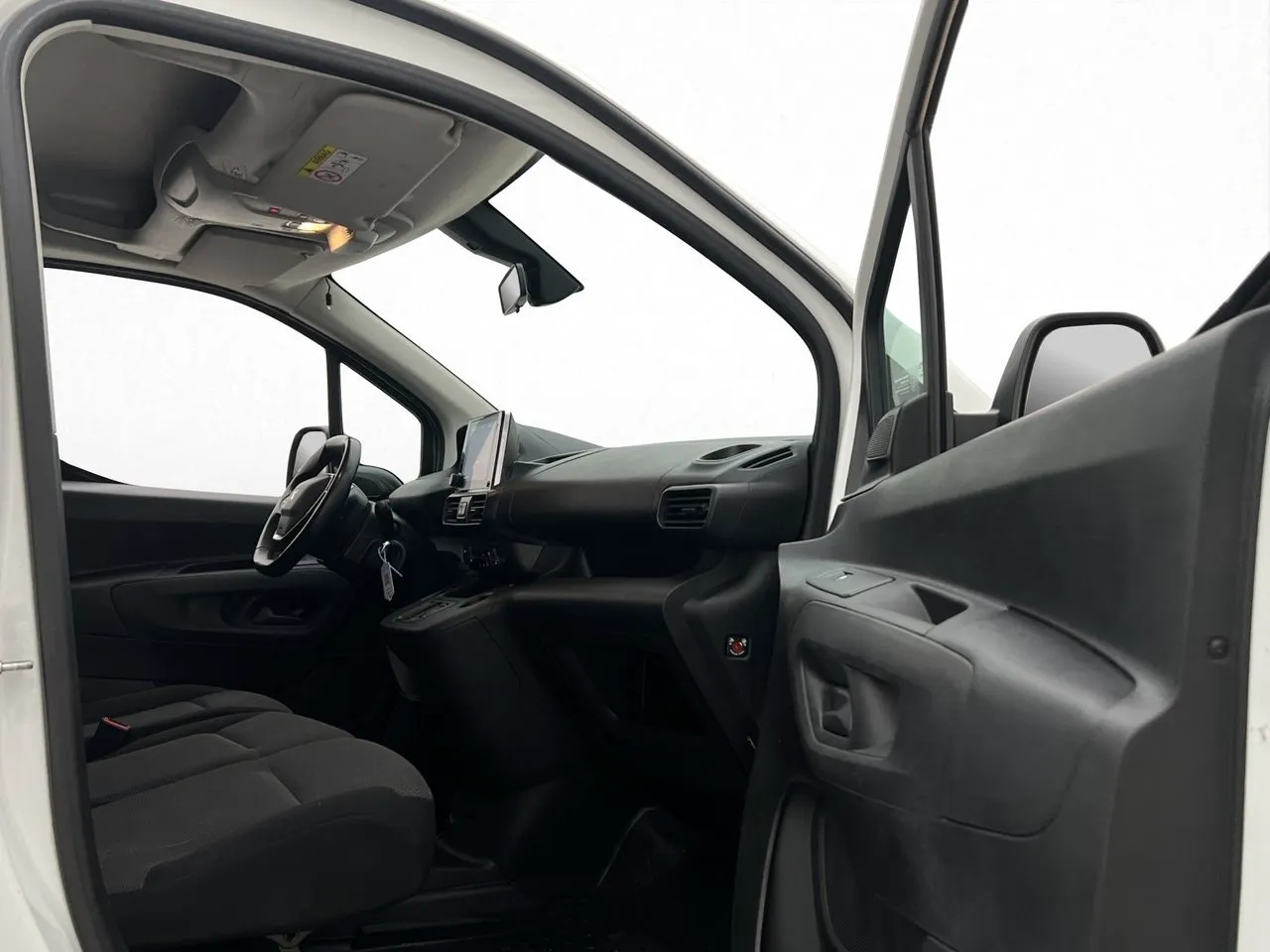 Vehicle image 28