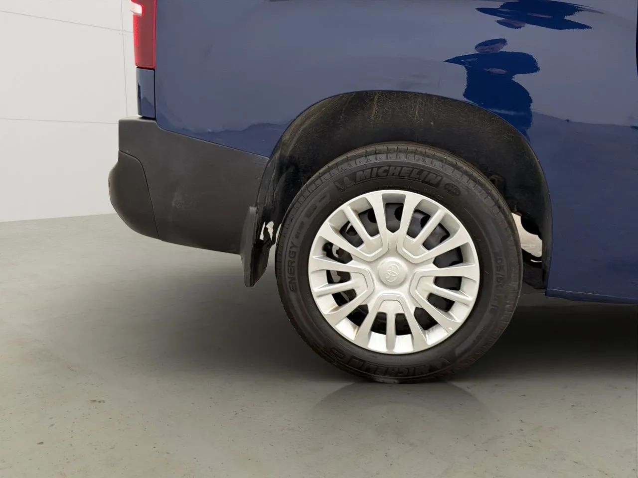 Vehicle image 31