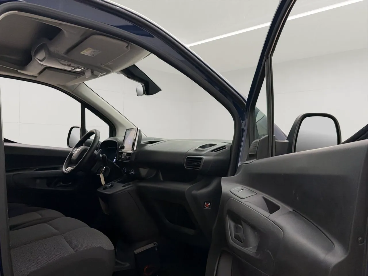 Vehicle image 28