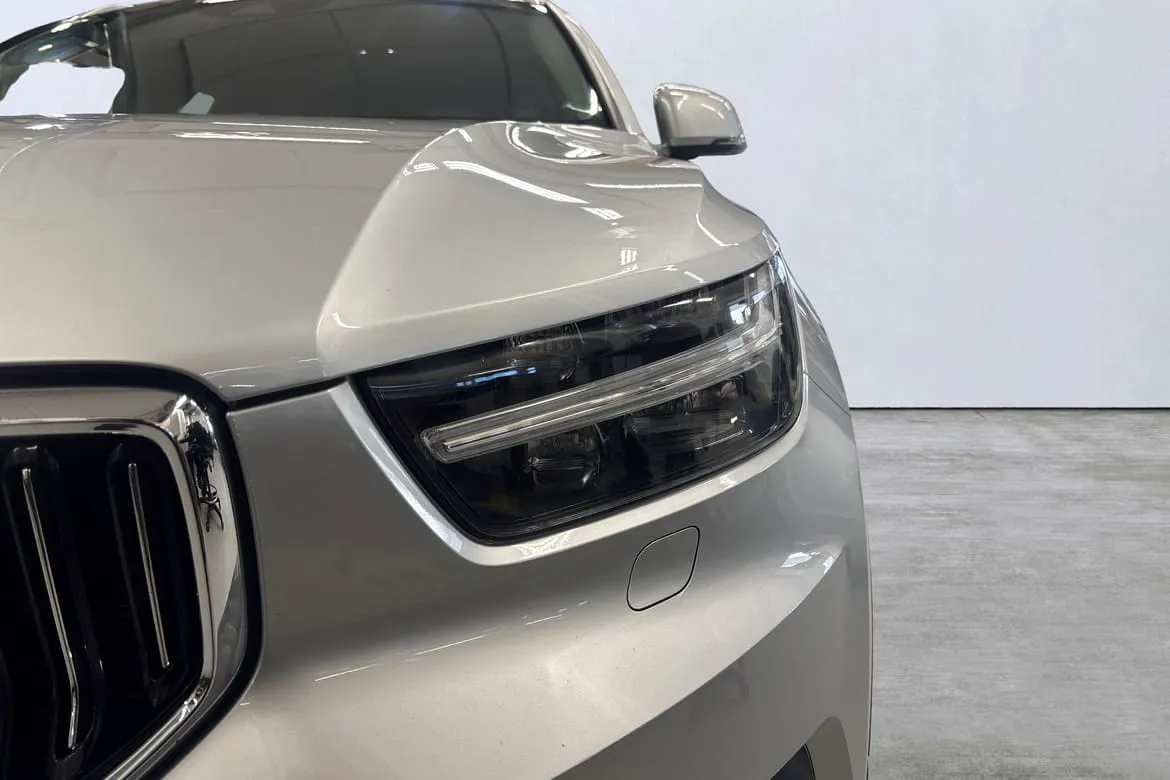 Vehicle image 18