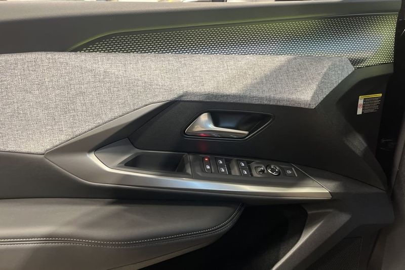 Peugeot e-5008 bild 17