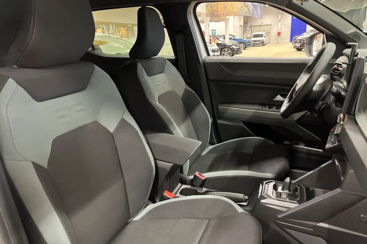 Vehicle image 8