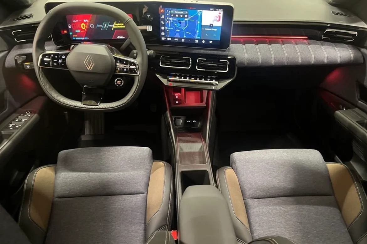 Vehicle image 10