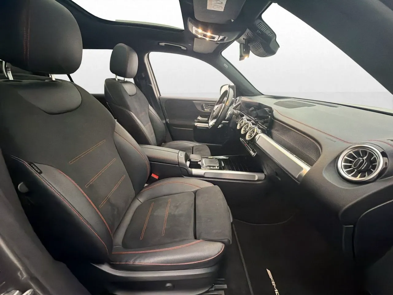 Vehicle image 32