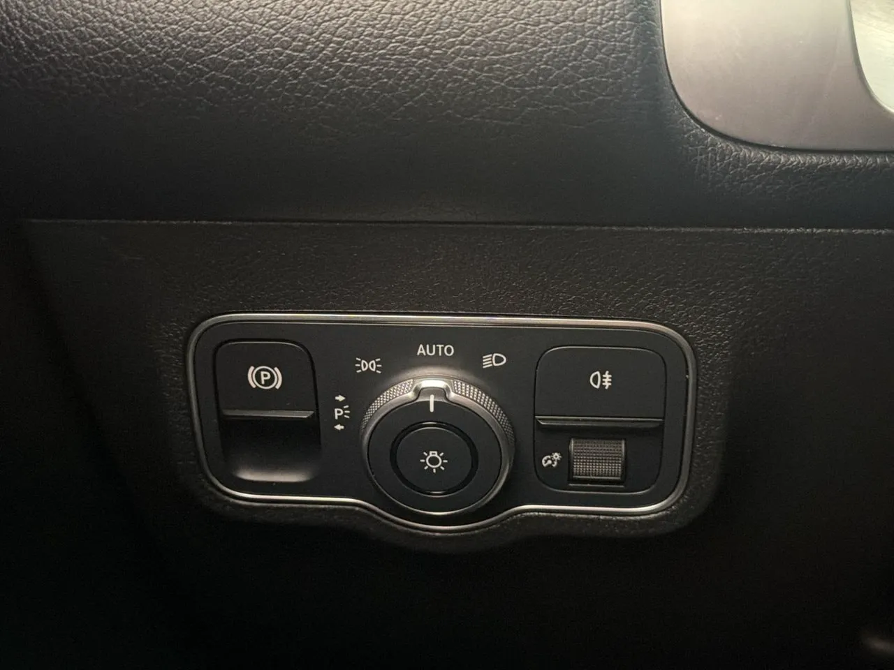 Vehicle image 34