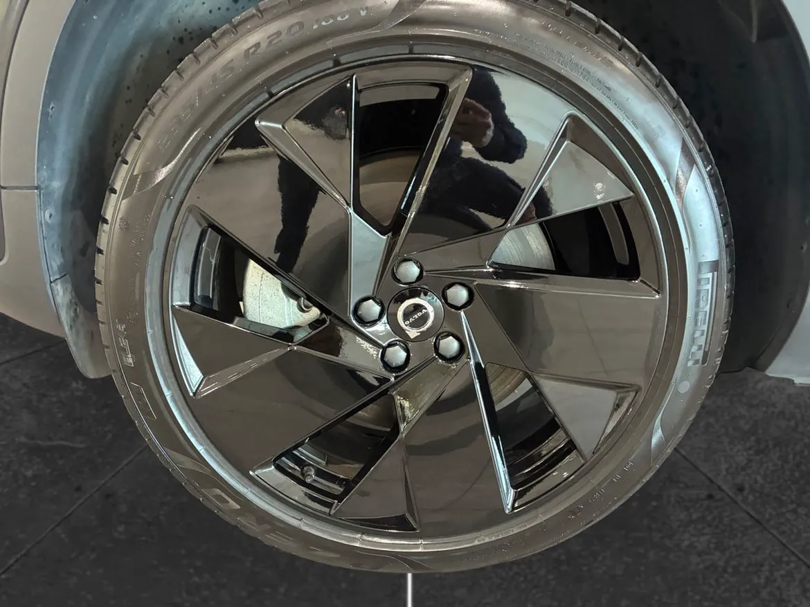 Vehicle image 8