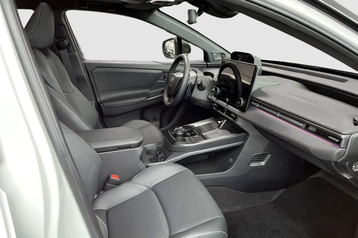 Vehicle image 7