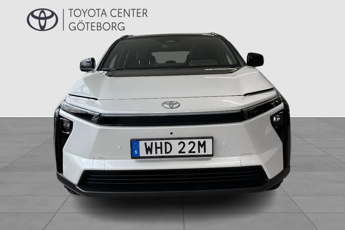 Vehicle image 6