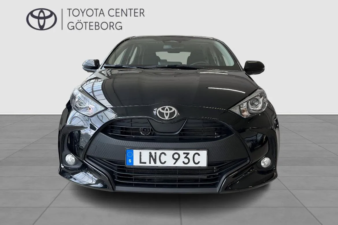 Vehicle image 6
