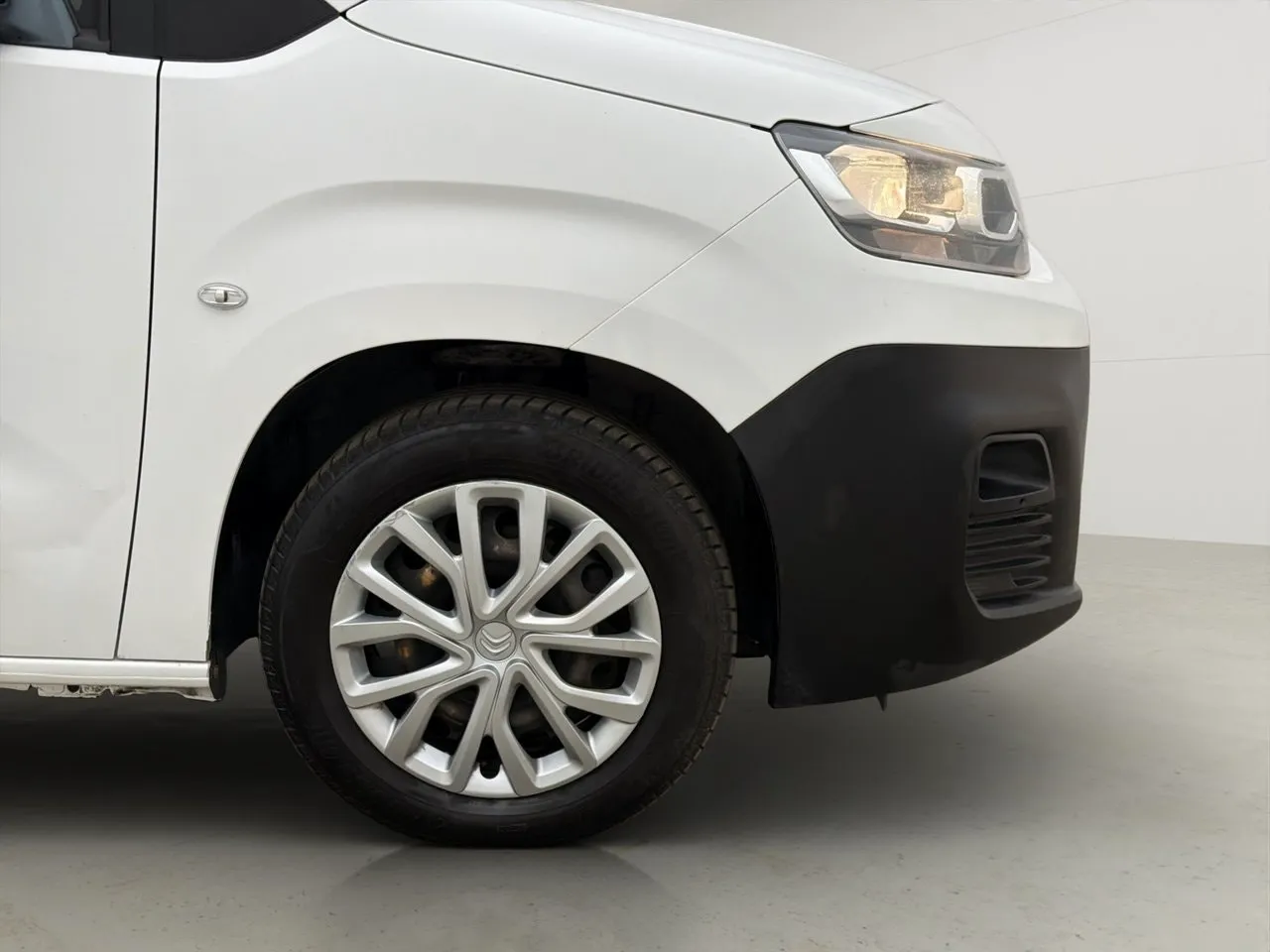 Vehicle image 30