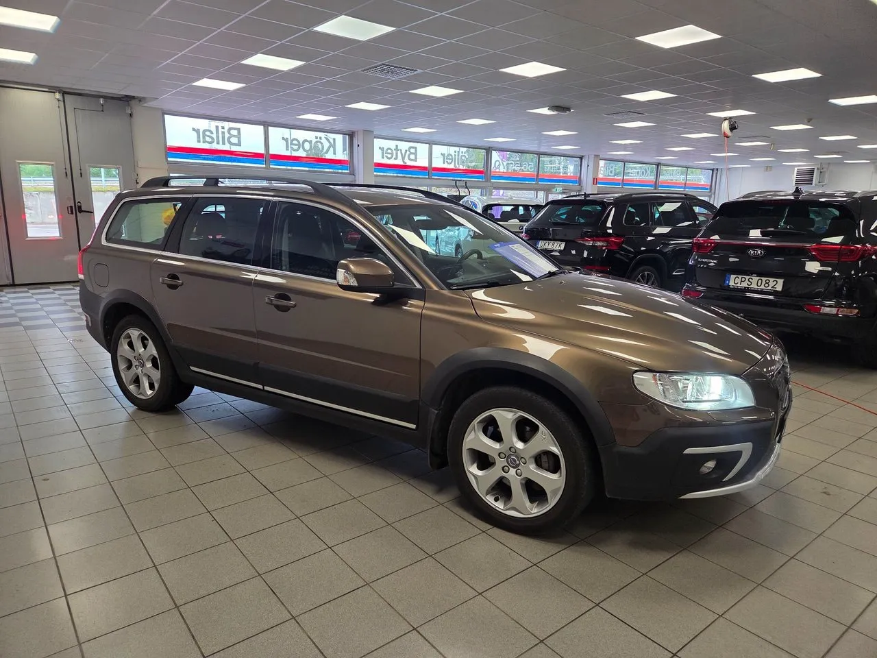 Vehicle image 10