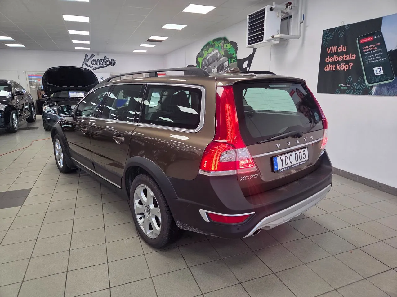 Vehicle image 4